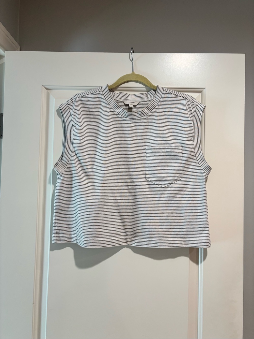 Women’s Striped Sleeveless Pocket Tee - White & Gray